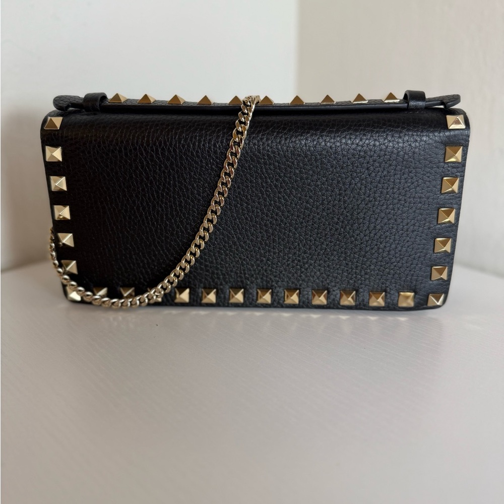 VALENTINO GARAVANI Rockstud Wallet with Chain